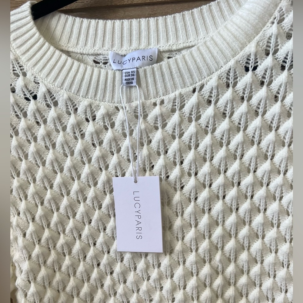 LUCYPARIS white top